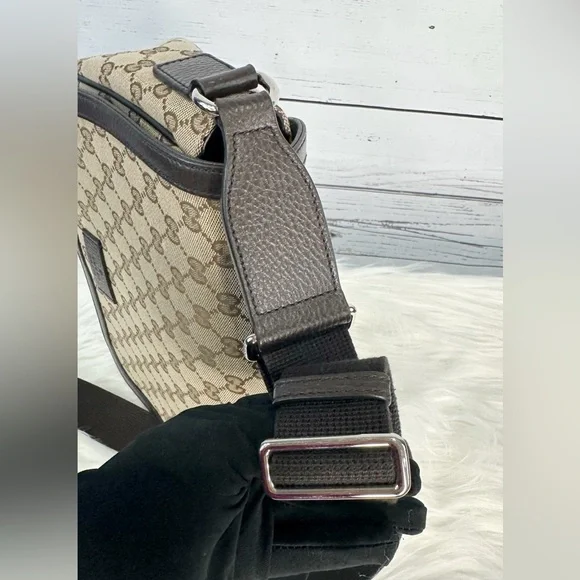 👜 Gucci GG Canvas Messenger Crossbody Bag - Picture 11 of 14